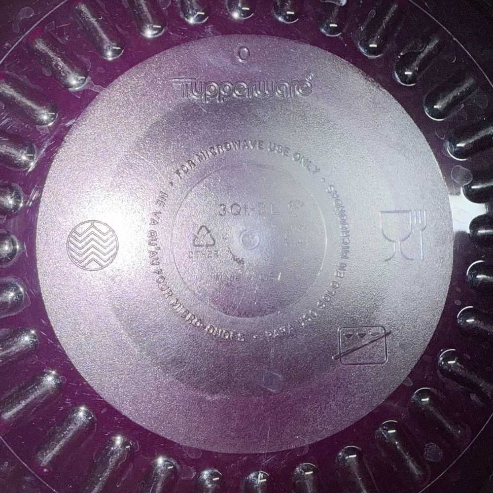 Tupperware 3 qt Purple Covered Mixing Bowl - Microwave-Safe Storage container